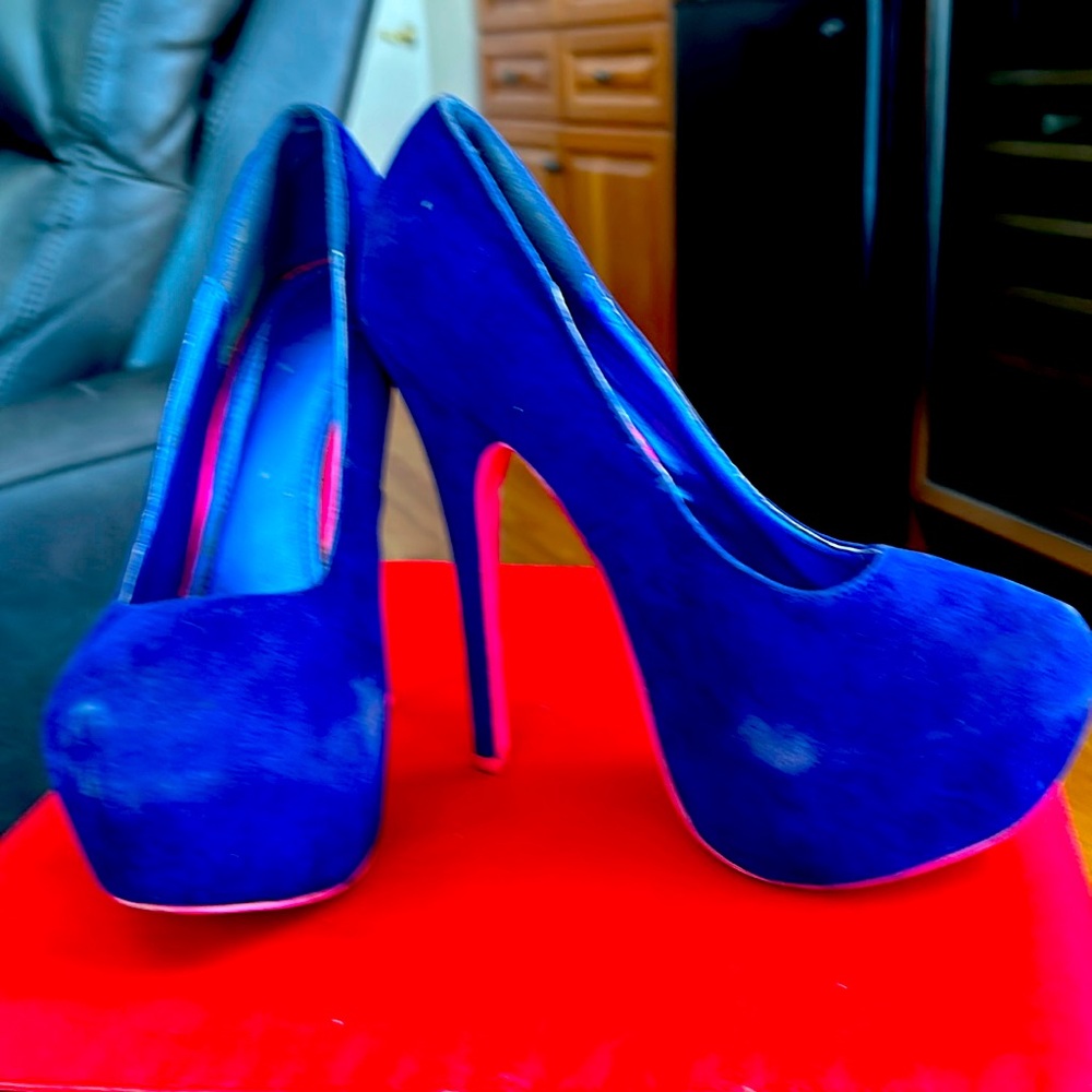 Blue suede platform heel